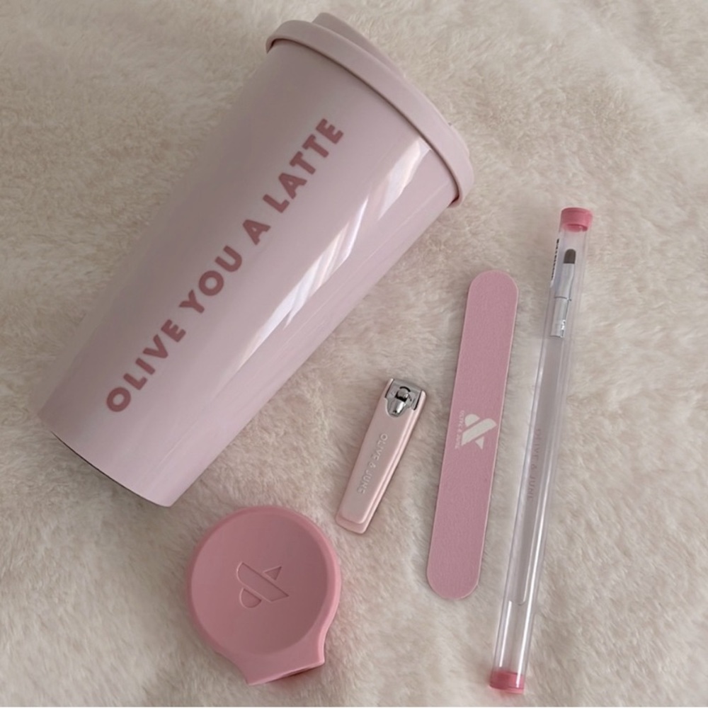 Olive & June nail kit